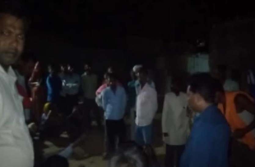 1_3.jpg आर्थिक तंगी से परेशान युवक ने फांसी लगाकर की आत्महत्या