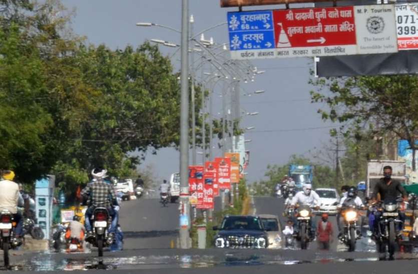 disturbed-during-the-day-due-to-hot-winds दिन में गर्म हवाओं ने किया बेहाल, सड़क पर बनी मरीचिका
