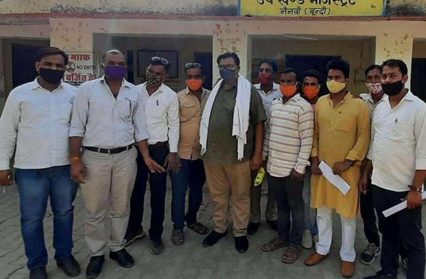 कस्बे में भारी वाहनों का प्रवेश रोको, मुख्य मार्गों का अतिक्रमण हटाओ कस्बे में भारी वाहनों का प्रवेश रोको, मुख्य मार्गों का अतिक्रमण हटाओ