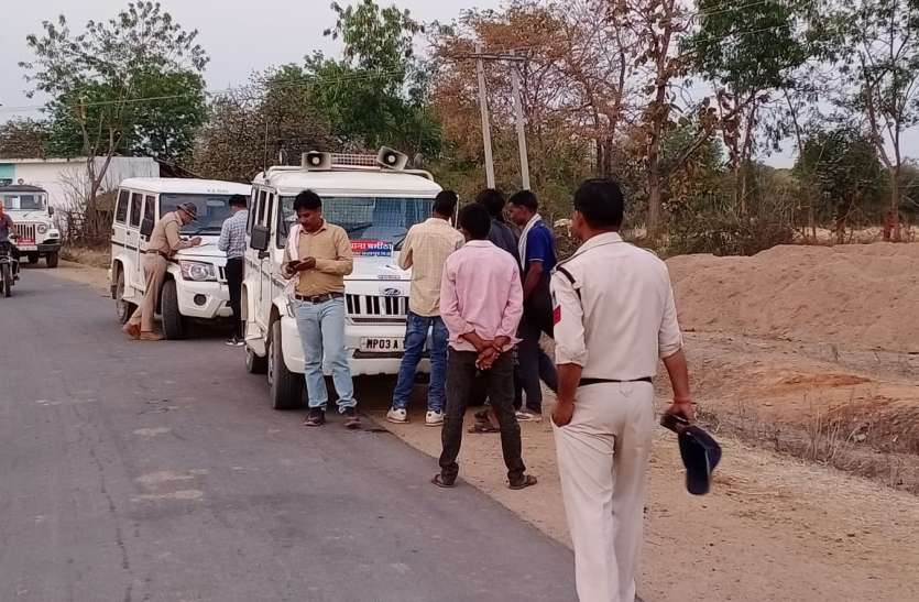 465 घन मीटर रेत अवैध भंडारण पकड़ा रेत के अवैध भंडारण पर प्रशासन की संयुक्त टीम का तीन गांव में छापा