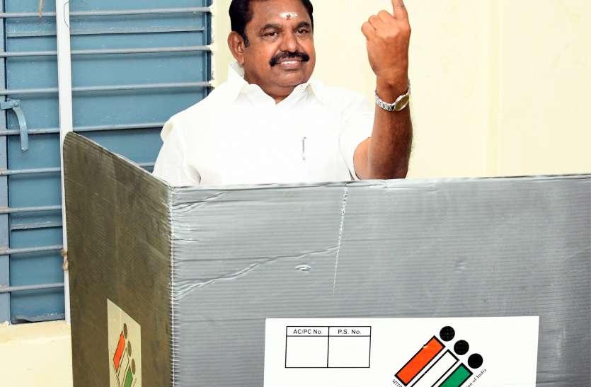 Tamil Nadu Assembly Elections 2021 मुख्यमंत्री ने सिलूवामपालयम मतदान केंद्र में अपने मताधिकार का किया प्रयोग Tamil Nadu Assembly Elections 2021 मुख्यमंत्री ने सिलूवामपालयम मतदान केंद्र में अपने मताधिकार का किया प्रयोग
