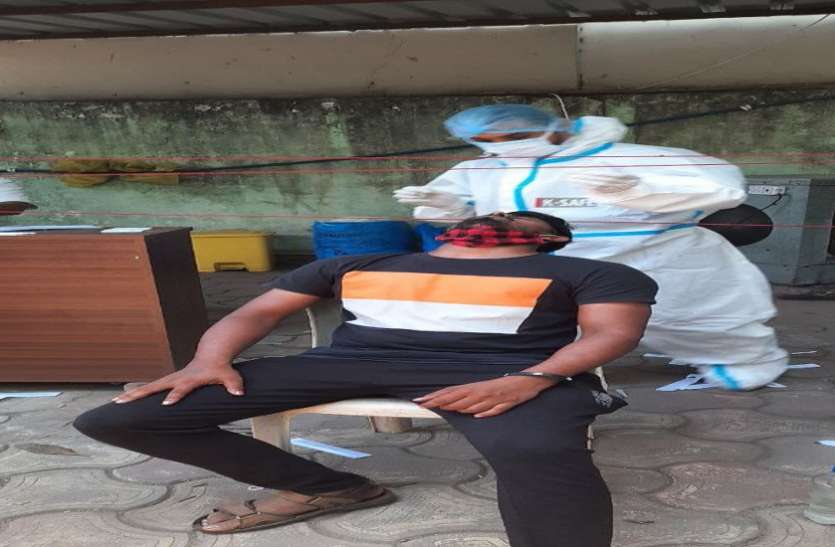 छत्तीसगढ़ में कोरोना ब्लास्ट, 24 घंटे में 7302 संक्रमित छत्तीसगढ़ में कोरोना ब्लास्ट, 24 घंटे में 7302 संक्रमित