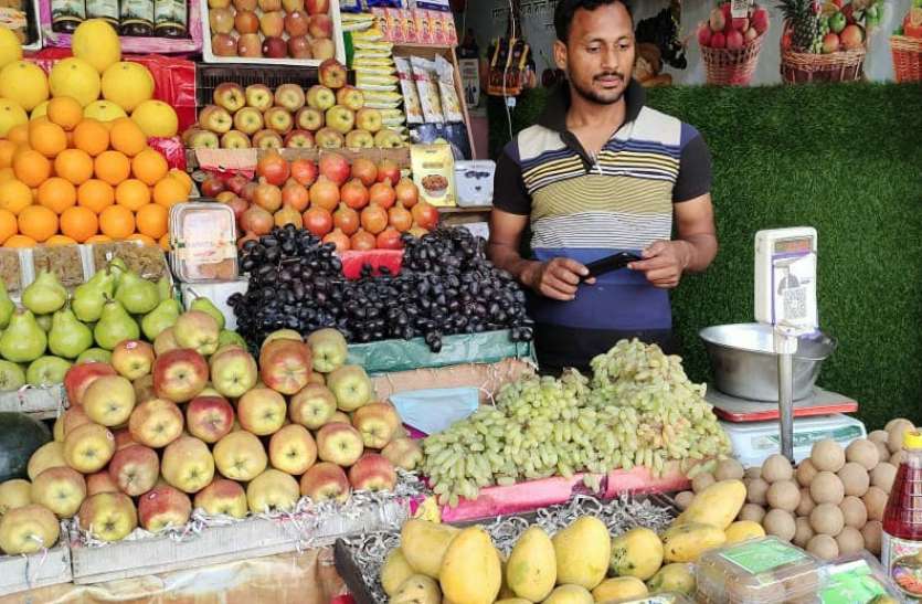 guddu.jpg नवरात्र से पहले पंचायत चुनाव ने बढ़ा दिए फलों के दाम, 150 रुपये प्रति किलो तक पहुंचा सेब