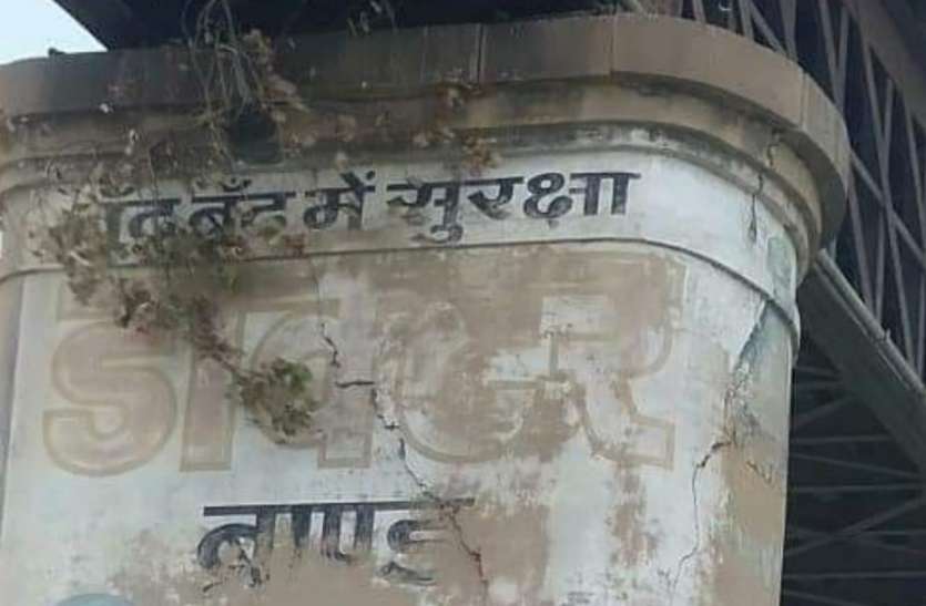 पुराना गंगा पुल बंद, नया गंगा पुल जाम, आवागमन बना दुष्कर पुराना गंगा पुल बंद, नया गंगा पुल जाम, आवागमन बना दुष्कर