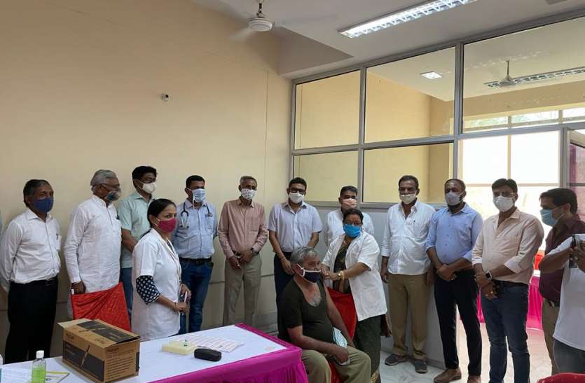 400 से अधिक ने लगाई वेक्सीन 400 से अधिक ने लगाई वेक्सीन