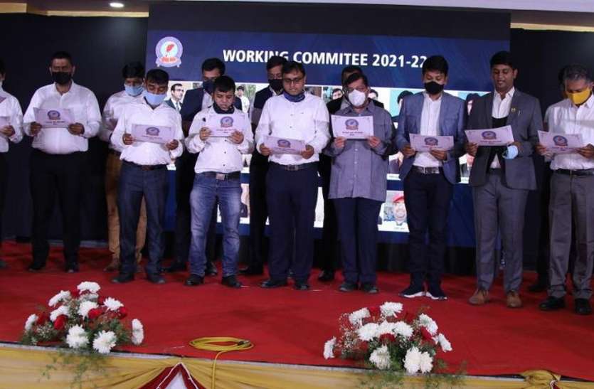 मां तुम्ही कहो किस तरह तुम्हें पुकार लूं मां तुम्ही कहो किस तरह तुम्हें पुकार लूं