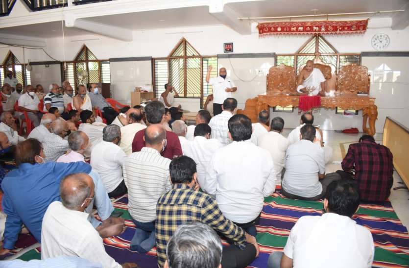 प्रभु के चरणों में अपार सुख मिलता है-आचार्य नररत्न प्रभु के चरणों में अपार सुख मिलता है-आचार्य नररत्न