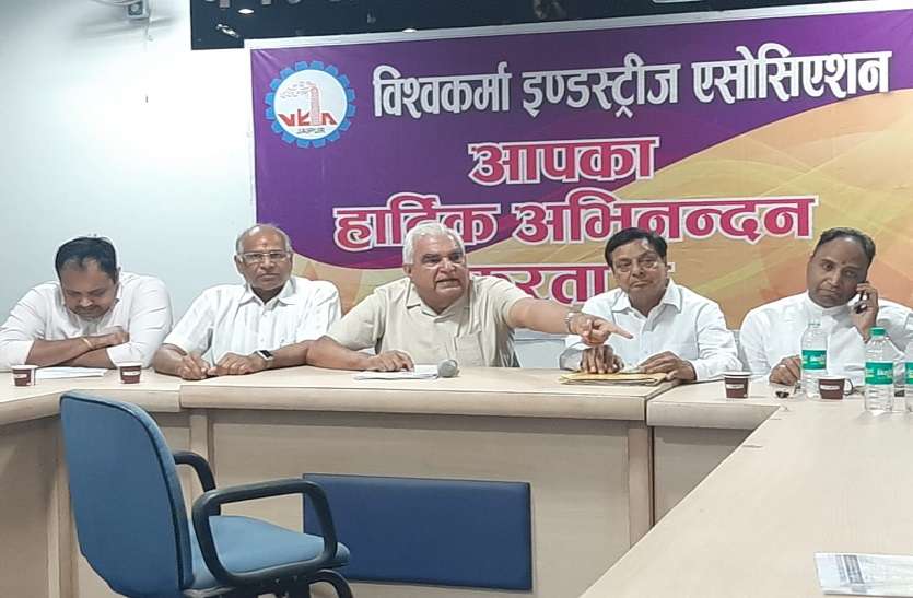 नगरीय विकास शुल्क के नोटिसों का उद्यमियों ने किया विरोध नगरीय विकास शुल्क के नोटिसों का उद्यमियों ने किया विरोध