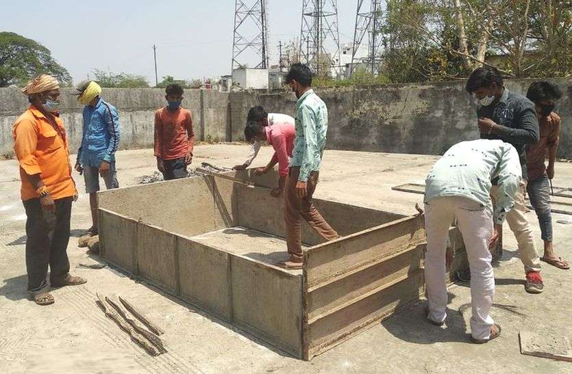 4 temporary cremation platforms built in Muktidham Sendhwa patrika news : मुक्तिधाम में बनाए 4 अस्थाई दाह संस्कार प्लेटफॉर्म
