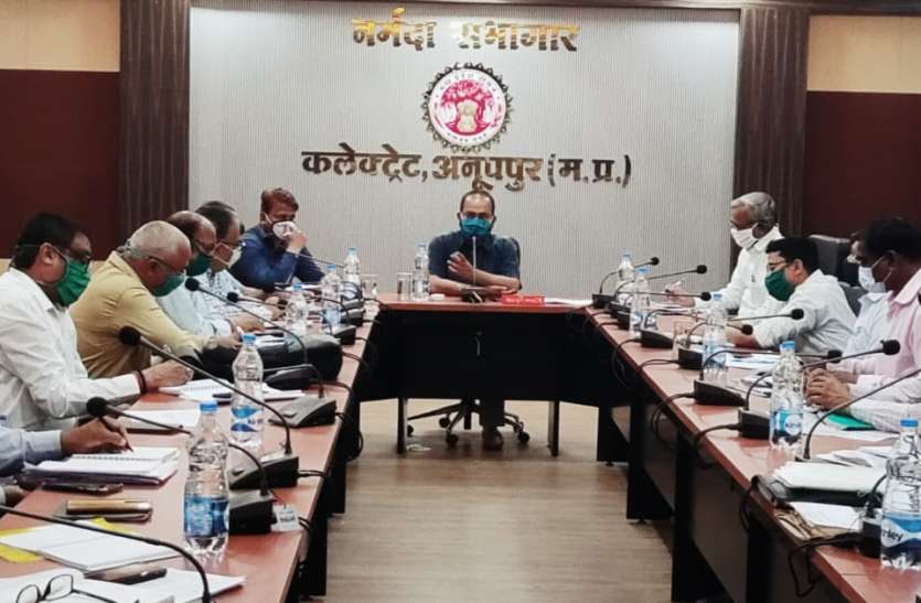 Instructions for action against illegal sand excavators and adulterant रेत के अवैध उत्खनन करने वालों और मिलावटखोरों के खिलाफ कार्रवाई के निर्देश