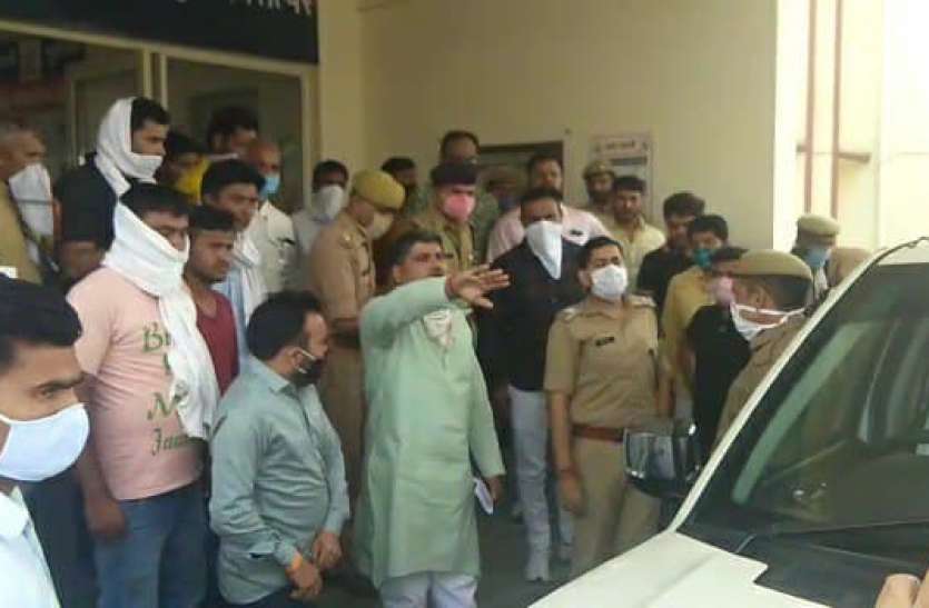bjp_leader.jpg SOG और CO पर लगे हमले के आरोप तो SP ने आनन-फानन में BJP नेता को दी सुरक्षा