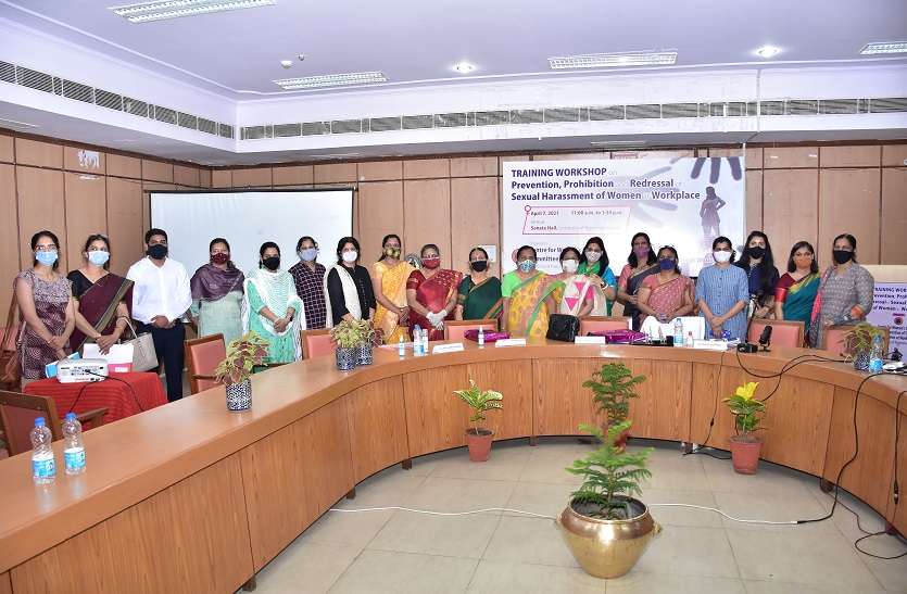यौन उत्पीडऩ रोकने का अधिनियम प्रभावी रूप से लागू नहीं: रेखा शर्मा यौन उत्पीडऩ रोकने का अधिनियम प्रभावी रूप से लागू नहीं: रेखा शर्मा
