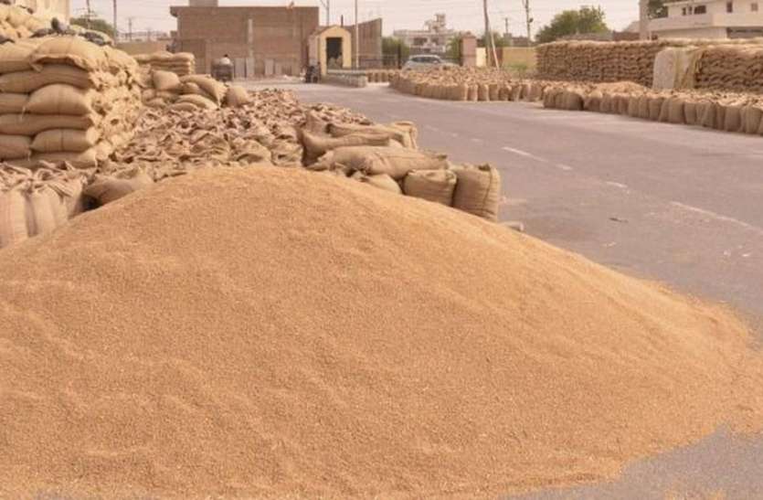 मंडियों में बारदाना न बिगाड़ दे सरकारी खरीद का गणित मंडियों में बारदाना न बिगाड़ दे सरकारी खरीद का गणित