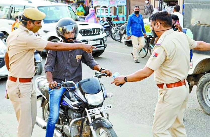 धरपकड़...बिना मास्क बाजार में घूम रहे लोगों पर पुलिस की सख्ती। पहले से भी खतरनाक हो रही कोरोना की नई लहर...! तीन माह बाद कोविड अस्पताल के सभी वार्ड शुरू, तीन शिफ्टों में कोरोना से निपट रहे डॉक्टर