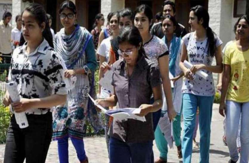 students.jpg Corona Effect: महाराष्ट्र ने 9-11वीं के छात्रों को किया प्रमोट, ओडिशा ने स्कूलों में बंद की कक्षाएं