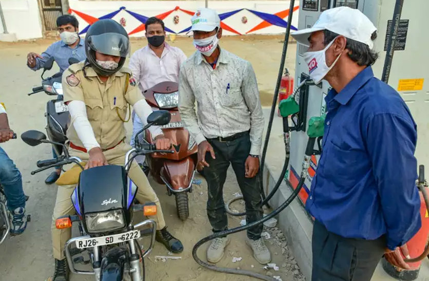 Petrol Pump Strike On Saturday 10 April 2021 In Rajasthan - भरवा लें पेट्रोल  व डीजल, शनिवार सुबह 6 बजे से हड़ताल, बंद रहेंगे पेट्रोल पंप | Patrika News