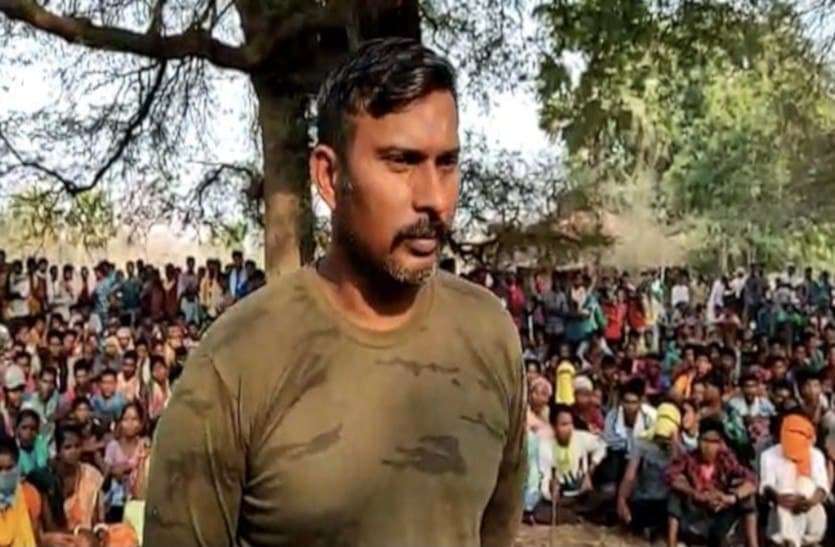 कोबरा कमांडो राकेश्वर सिंह मन्हास को नक्सलियों ने 25 गांवों की जनअदालत में किया रिहा कोबरा कमांडो राकेश्वर सिंह मन्हास को नक्सलियों ने 25 गांवों की जनअदालत में किया रिहा