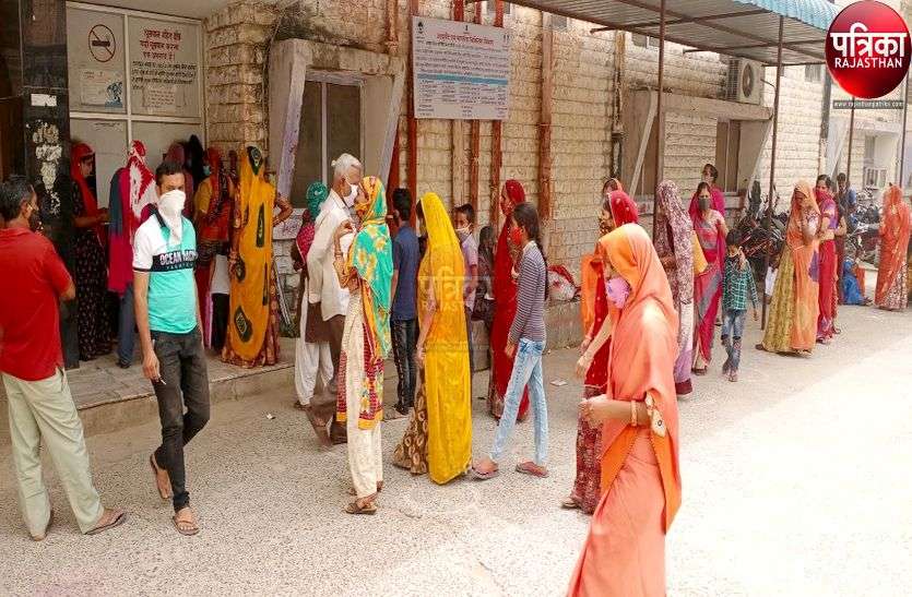 यहां सामान्य बीमारियों के मरीज घटे, कोरोना की ओपीडी 200 पार यहां सामान्य बीमारियों के मरीज घटे, कोरोना की ओपीडी 200 पार
