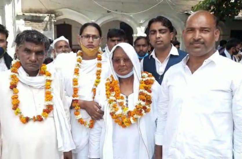 panchayat_chunav.jpg हर बार जीतने वाली किन्नर बाला ने पंचायत चुनाव में कूदकर बढ़ाई प्रत्याशियों की धड़कनें