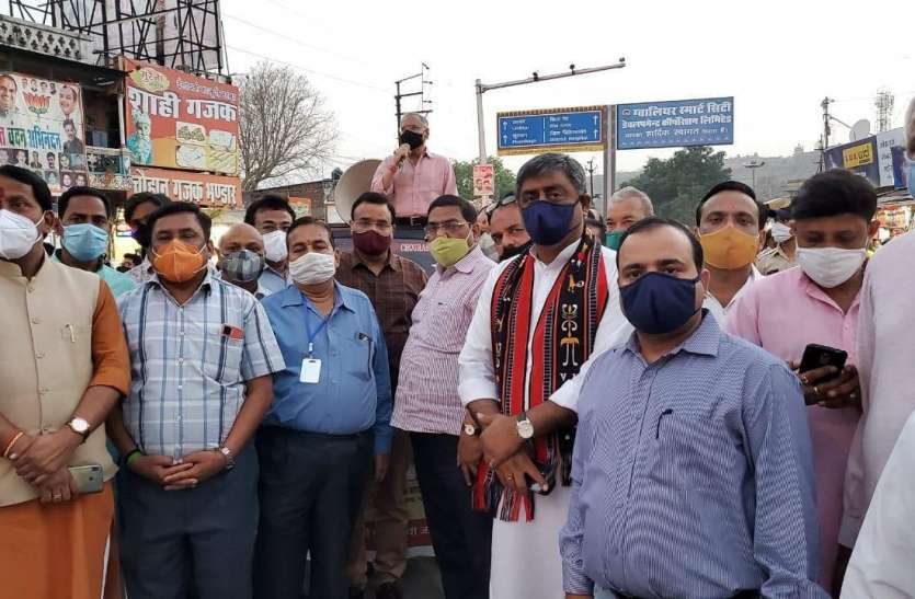 कैट ने जागरूकता रथ निकालकर कहा मास्क नहीं तो सामान नहीं कैट ने जागरूकता रथ निकालकर कहा मास्क नहीं तो सामान नहीं
