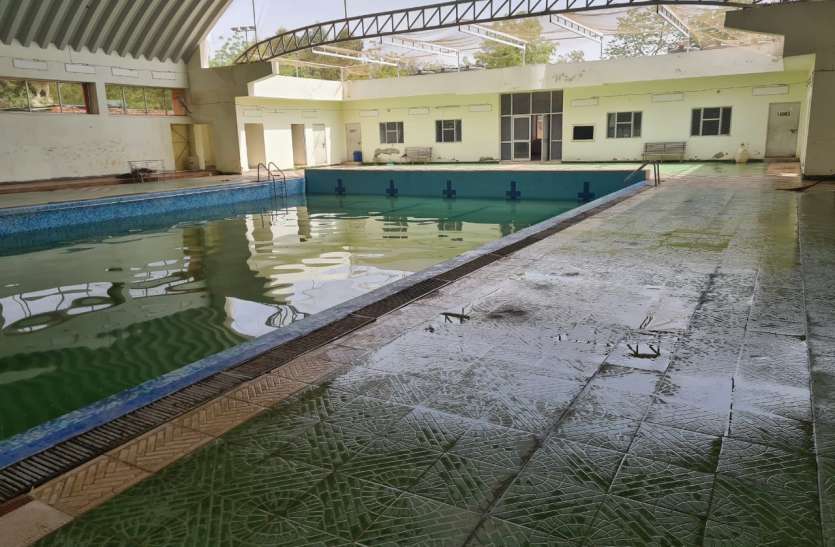 लाखों की लागत से स्वीमिंग पूल तैयार, अब कोरोना का पहरा लाखों की लागत से स्वीमिंग पूल तैयार, अब कोरोना का पहरा