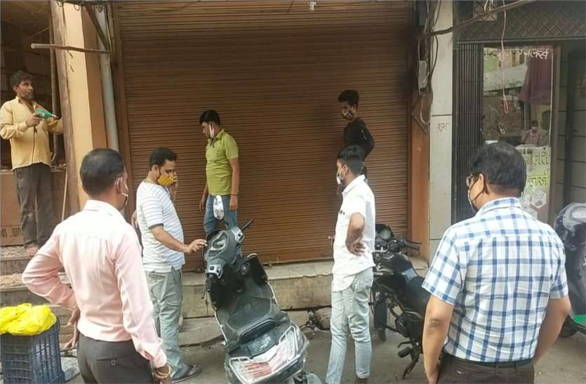 Uncle Corona Positive, nephew was opening shop चाचा कोरोना पॉजीटिव, भतीजा खोले हुए था दुकान