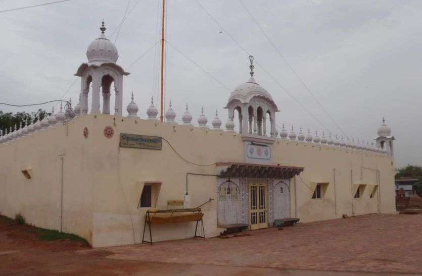 Lion hunting gurudwara of Machkund; Sikh Guru hunted a lion with a sword मचकुण्ड का शेर शिकार गुरूद्वारा; सिख गुरू ने तलवार के एक बार से किया था शेर का शिकार