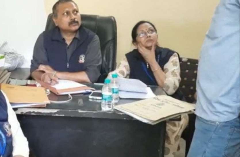 executive_engineer.jpg जल निगम का अधिशासी अभियंता 13 लाख रुपये रिश्वत लेते हुए रंगे हाथ गिरफ्तार