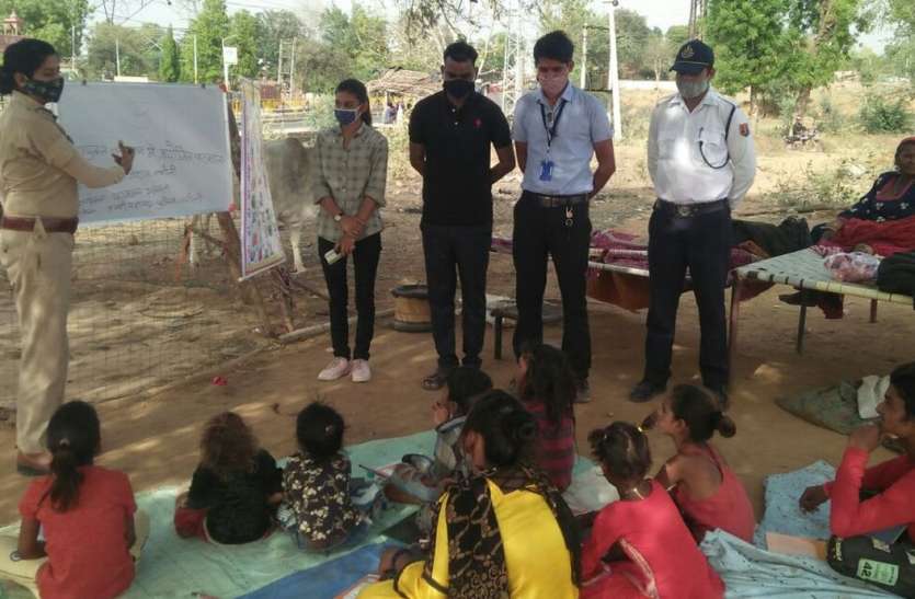 सब इंस्पेक्टर ने शुरू की निर्धन बच्चों को पढ़ाने की पहल सब इंस्पेक्टर ने शुरू की निर्धन बच्चों को पढ़ाने की पहल