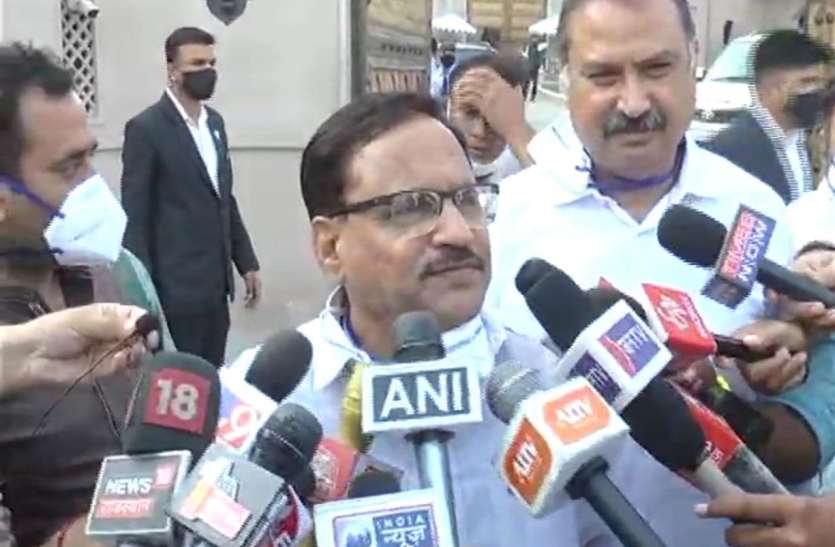 Congress's reshuffle due to the possibility of horse trading खरीद फरोख्त की आशंका के चलते कांग्रेस की फिर से बाड़ाबंदी