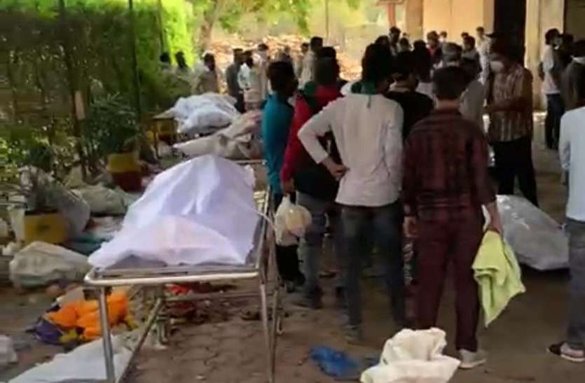 एक दिन में 75 शवों की अंत्येष्टि, रिकॉर्ड में 14 सिर्फ एक दिन में 75 शवों की अंत्येष्टि, रिकॉर्ड में 14 सिर्फ