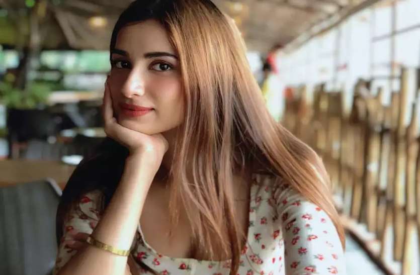 Diksha Singh जिला पंचायत सदस्य के लिए वोट मांग रहीं बॉलीवुड एक्ट्रेस दीक्षा सिंह का ऐलान, खुद की पार्टी बनाउंगी