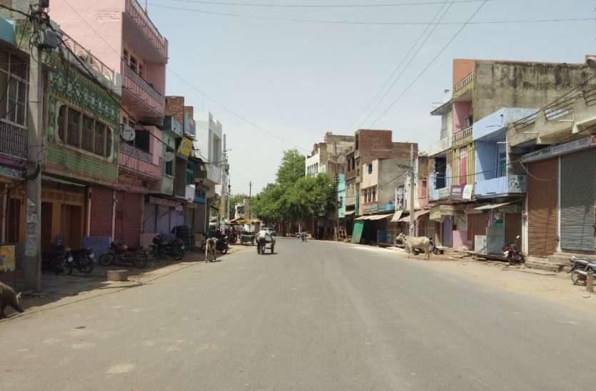 शहर की सडक़ों पर पसरा सन्नाटा, दो दुकानदारों पर एफआईआर दर्ज शहर की सडक़ों पर पसरा सन्नाटा, दो दुकानदारों पर एफआईआर दर्ज