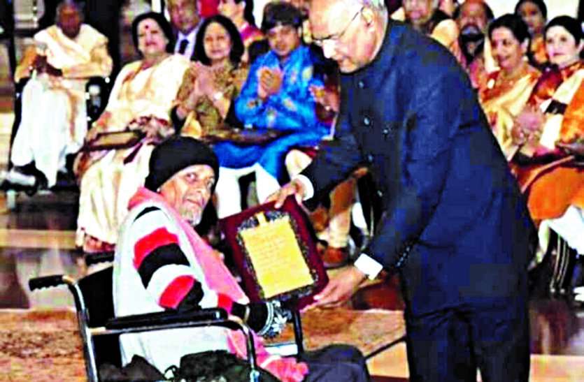 मंच से नीचे उतरकर जिन्हें राष्ट्रपति ने दिया संगीत नाटक अकादमी अवार्ड, छत्तीसगढ़ के वो दीपक नहीं रहे... मंच से नीचे उतरकर जिन्हें राष्ट्रपति ने दिया संगीत नाटक अकादमी अवार्ड, छत्तीसगढ़ के वो दीपक नहीं रहे...