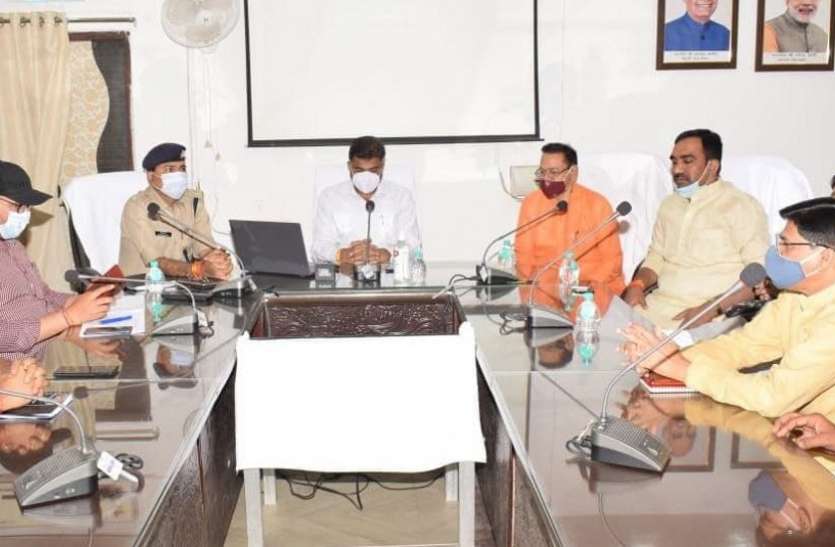 Collector extended lockdown for three days in Singrauli कोरोना के बढ़ते संक्रमण को देखते हुए तीन दिनों के लिए बढ़ाया गया लॉकडाउन