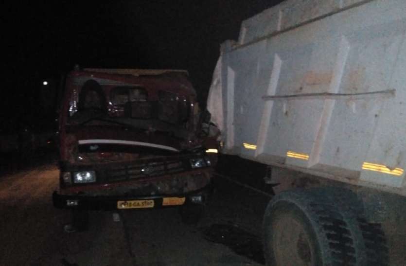 Matador collides with dumper standing on roadside in favor of side, te साइड देने के चक्कर में सड़क किनारे खड़े डंपर से टकराई मेटाडोर, किशोर की मौत