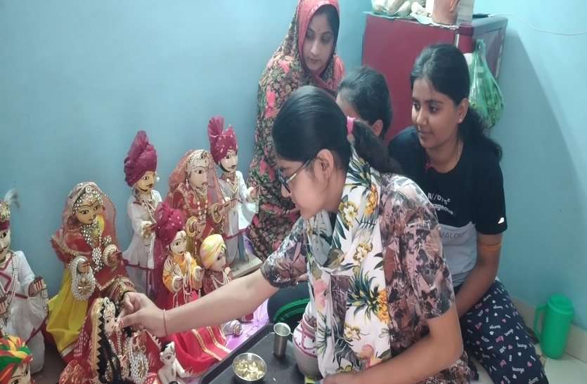 गणगौर गोठ के चल रहे दौर, ईसर जी की जीजा की तरह मनुहार गणगौर गोठ के चल रहे दौर, ईसर जी की जीजा की तरह मनुहार