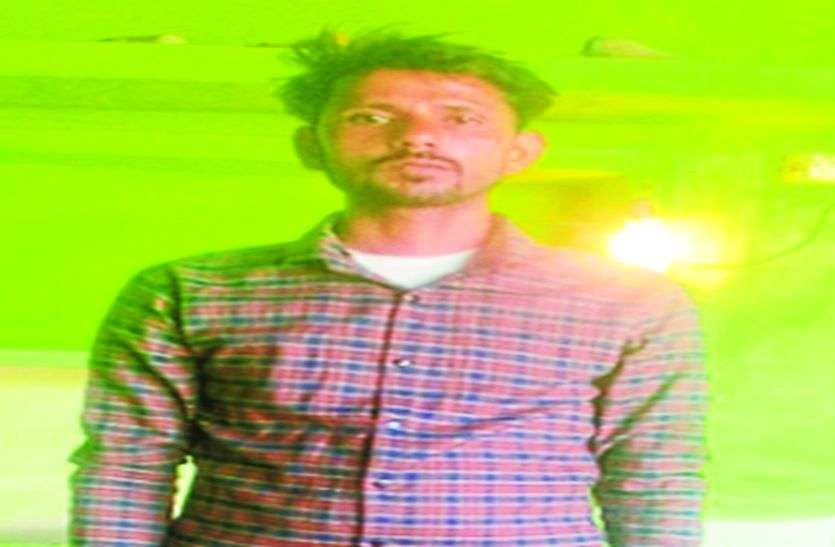 थाने में युवक को बेरहमी से पीटने का आरोप थाने में युवक को बेरहमी से पीटने का आरोप