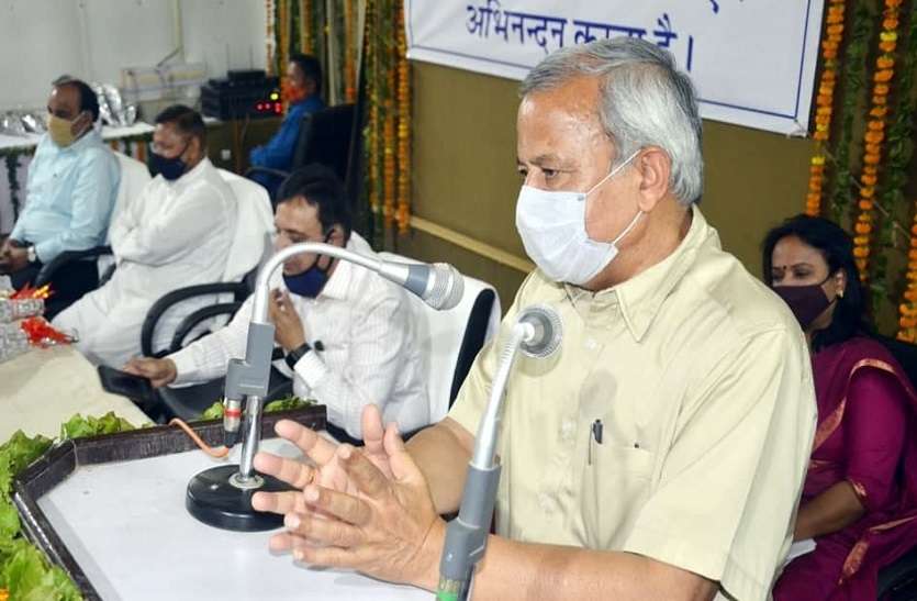 850 रुपए में पूरा परिवार पा सकता पांच लाख रुपए के बीमा का लाभ 850 रुपए में पूरा परिवार पा सकता पांच लाख रुपए के बीमा का लाभ