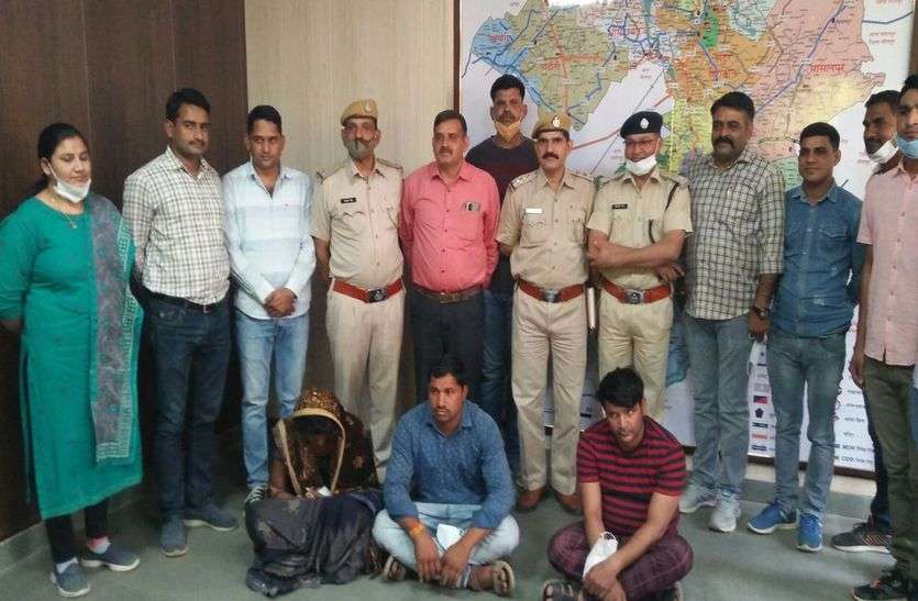 चालाकी काम न आई : सोचा था मियां-बीवी पर कोई शक नहीं करेगा,90 लाख की स्मैक के साथ पुलिस ने दबोचा चालाकी काम न आई : सोचा था मियां-बीवी पर कोई शक नहीं करेगा,90 लाख की स्मैक के साथ पुलिस ने दबोचा