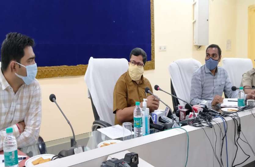 Surguja collector press conference टोटल लॉक: कलक्टर बोले- मेडिकल से जुड़े काम हों, तभी घर से निकलें, एसडीएम का ये आदेश भी होगा शून्य