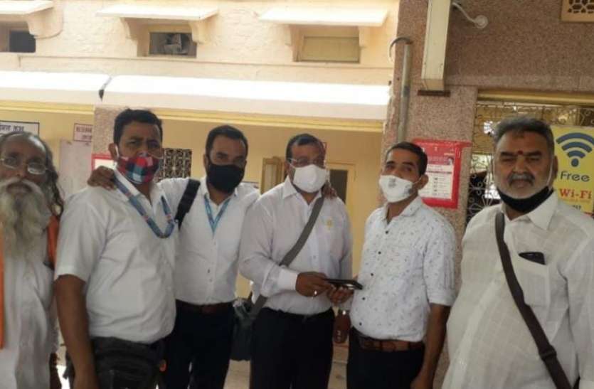 JODHPUR---प्लेटफार्म पर मोबाइल मिला JODHPUR---प्लेटफार्म पर मोबाइल मिला