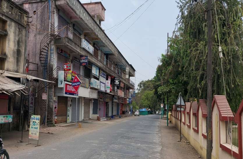 वांसदा में व्यापारियों ने स्वेच्छा से रखा बंद वांसदा में व्यापारियों ने स्वेच्छा से रखा बंद