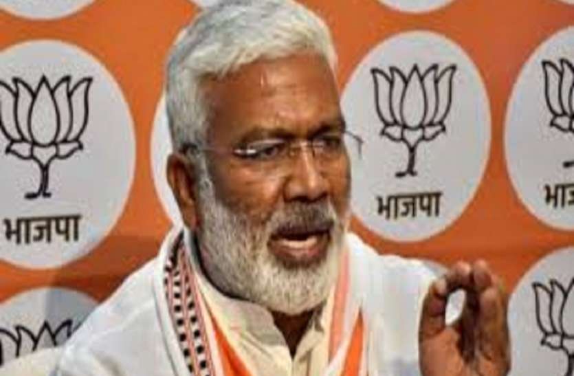 इस वजह से भाजपा प्रदेश अध्यक्ष ने बगावत पर उतरे चार कार्यकर्ताओं का किया निष्कासन इस वजह से भाजपा प्रदेश अध्यक्ष ने बगावत पर उतरे चार कार्यकर्ताओं का किया निष्कासन
