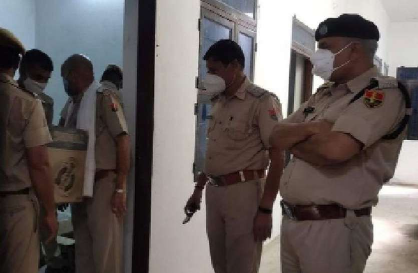 घर में चल रही शराब की अवैध दुकान बंद कराई, एक गिरफ्तार घर में चल रही शराब की अवैध दुकान बंद कराई, एक गिरफ्तार