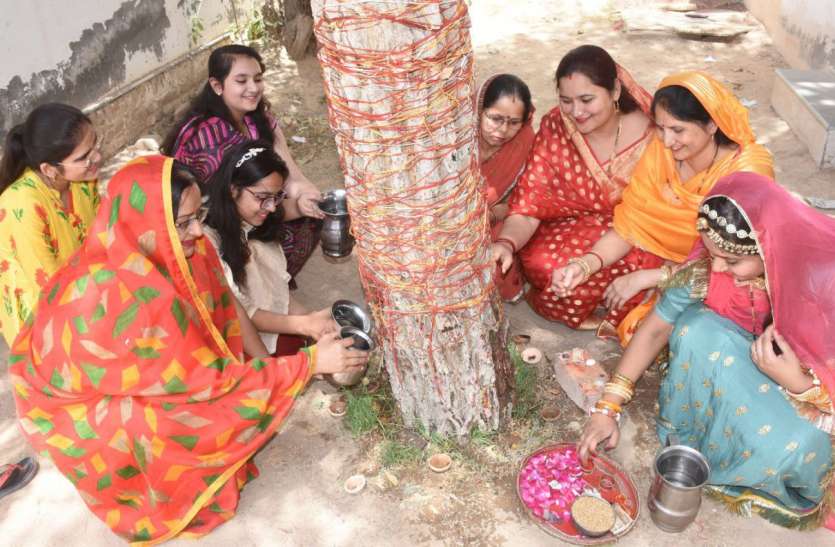 भाईयों की दीर्घायु के लिए रखा सूरज रोटे का उपवास भाईयों की दीर्घायु के लिए रखा सूरज रोटे का उपवास