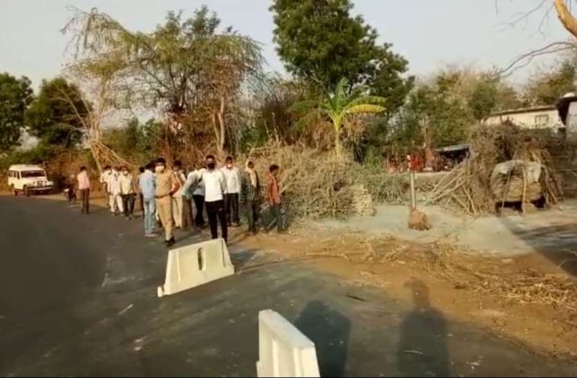 मौत बनकर दौड़ी बेकाबू कार, 4 की मौत 4 घायल मौत बनकर दौड़ी बेकाबू कार, 4 की मौत 4 घायल