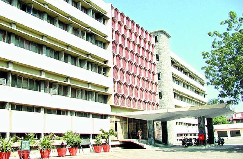 जिन स्कूलों में सीनियर सैकेंडरी स्कूल बंद , उन स्कूलों में प्रेक्टिकल एग्जाम स्थगित जिन स्कूलों में सीनियर सैकेंडरी स्कूल बंद , उन स्कूलों में प्रेक्टिकल एग्जाम स्थगित