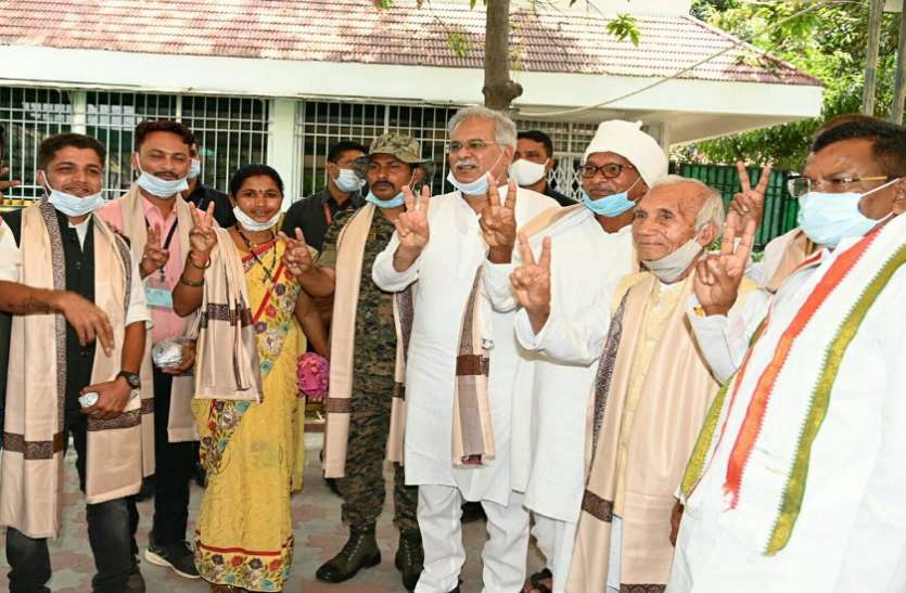 मध्यस्थ टीम के सदस्यों ने संकट के समय में जिम्मेदार नागरिक के दायित्वों का निर्वहन किया मध्यस्थ टीम के सदस्यों ने संकट के समय में जिम्मेदार नागरिक के दायित्वों का निर्वहन किया