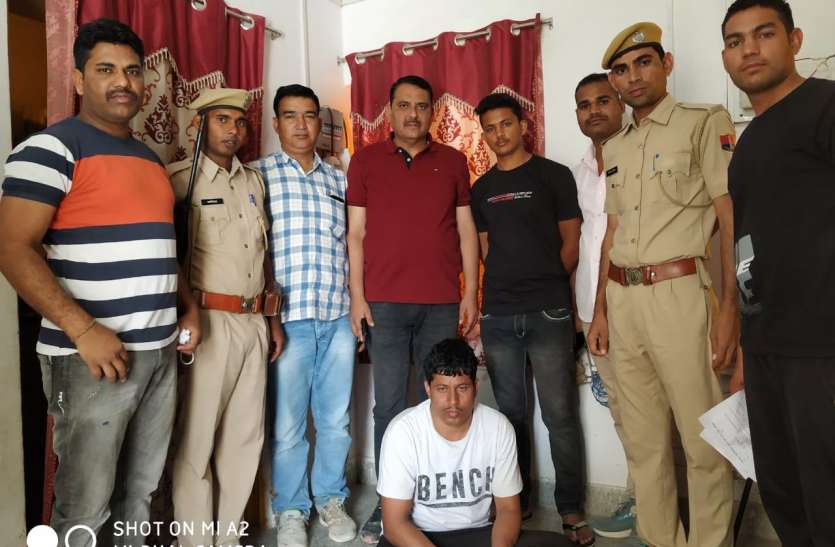 फलोदी जेल से भागे एक बंदी को बज्जू पुलिस ने पकड़ा फलोदी जेल से भागे एक बंदी को बज्जू पुलिस ने पकड़ा